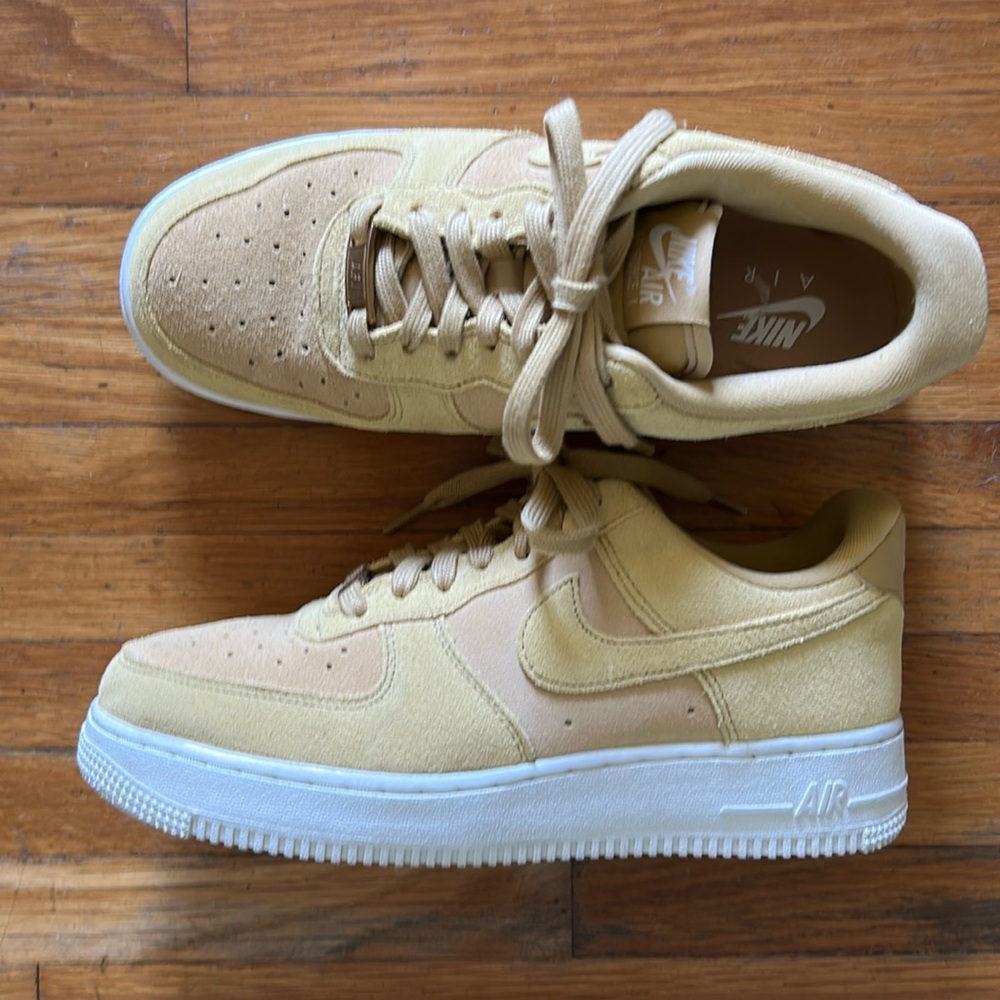 Women's Nike Air Force 1 Low '07 'Club Gold Sail'.